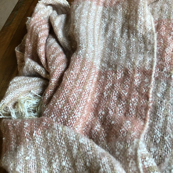 Forever 21 soft pink and cream blanket scarf - Picture 6 of 6